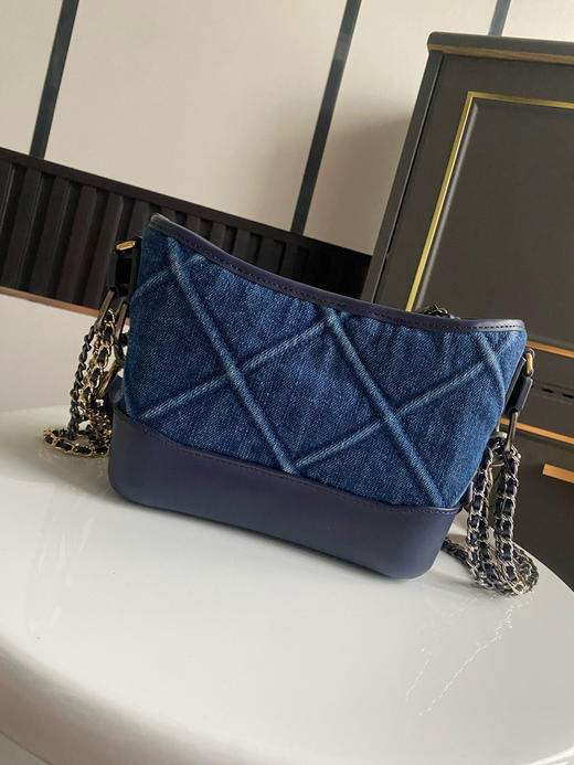 夏季特惠💰1200 原单香奈儿流浪包91810牛仔大格
 Chane1新概念细节～全意镂空字母宽肩带 商品图3