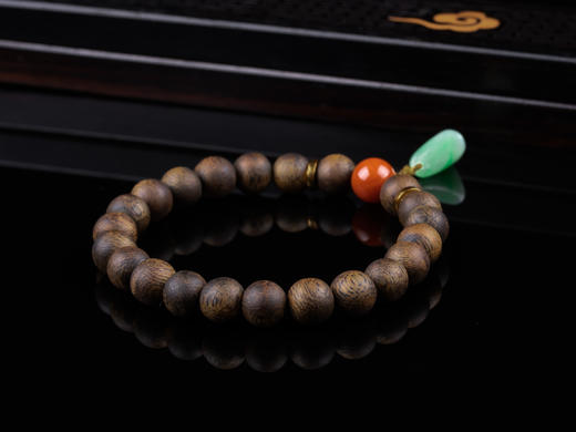 XY0307沉香+南红翡翠随型小坠手串 商品图5