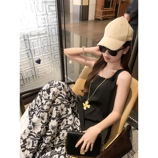 <曾小咸推荐>现货秒杀！微信超特价！黑色背心 日常109.99 立减50 秒杀59.99！碎花半身裙 秒杀79.99！ 商品图1