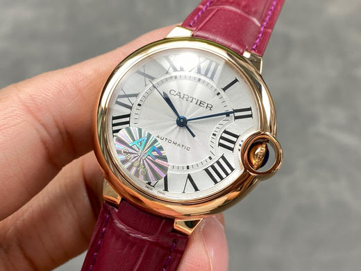 AF穷工极态，精雕细刻——卡地亚36mm自动机械蓝气球系列腕表
延续以往优异的产品质量更换全新包装和全新防伪标，让高品质更有识别性
【表壳】直径36毫米，原装一致！精钢材质表壳 正品原版开模❕❕❕ 商品图11