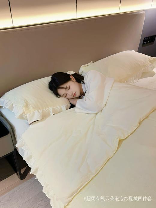 ✨温柔陷入，一觉睡进云朵里【超柔有氧云朵泡泡纱夏被四件套 】 轻盈得像空气，柔软得像云朵 贴上肌肤的那一瞬，整个人仿佛被温柔接住 商品图3