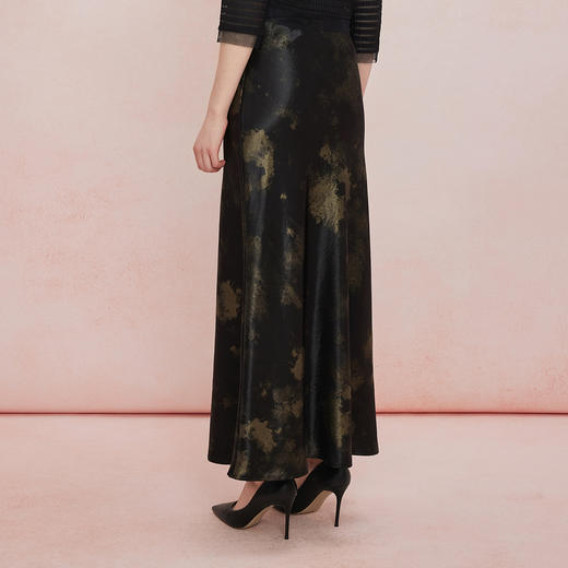 QF504斯尔丽25新款扎染印花半裙悬垂线条流畅气质高雅时尚百搭半身裙 商品图1