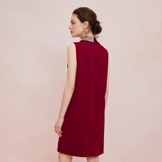 QF849斯尔丽2025新款宴会小礼服直身款显瘦显高精致钉珠领无袖连衣裙 商品图1