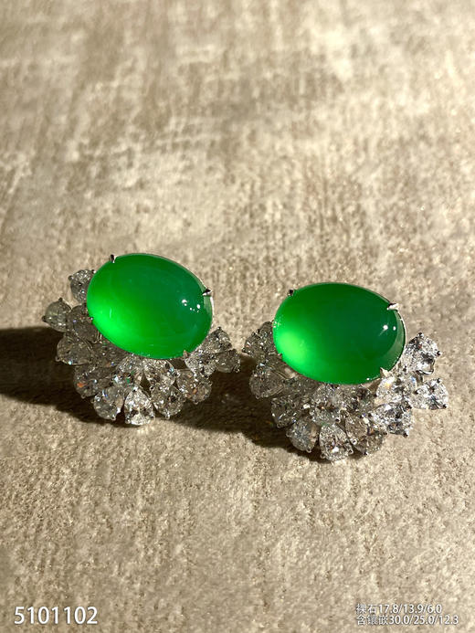 玻璃种阳艳绿蛋面耳钉【5101102】具体价格微信咨询 商品图2