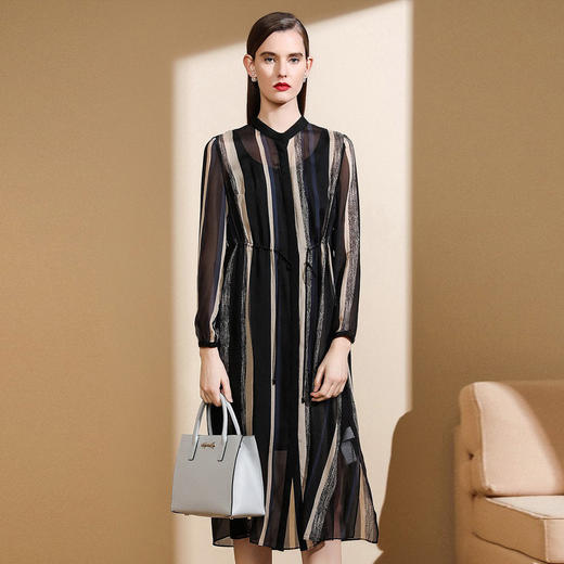 X1AGF66050038 奈蔻NEXY.CO 时尚条纹桑蚕丝两件套长款连衣裙飘逸春夏新款 商品图1