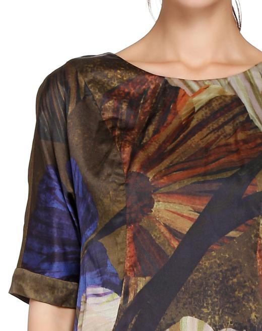 A1113440102  玛丝菲尔Marisfrolg 玛丝菲尔Marisfrolg 紫/多色印花优雅中袖长款上衣 商品图4