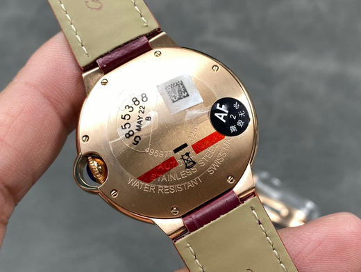 AF穷工极态，精雕细刻——卡地亚36mm自动机械蓝气球系列腕表
延续以往优异的产品质量更换全新包装和全新防伪标，让高品质更有识别性
【表壳】直径36毫米，原装一致！精钢材质表壳 正品原版开模❕❕❕ 商品图13