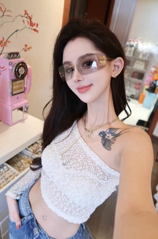 点此购买 miumiu女士无框时尚太阳镜 sj 317049 商品图0