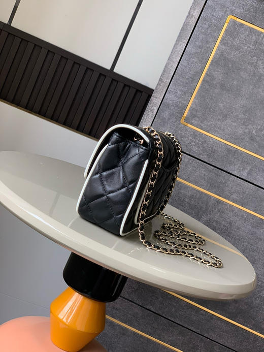 夏季特惠💰1100 小号 原单香奈儿经典再现！黑白双色菱格链条包5151，简约而不失大气 商品图1