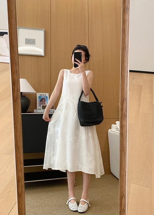 月光白栀裙一见倾心肌理感天丝刺绣宽松A字无袖连衣裙 商品图2