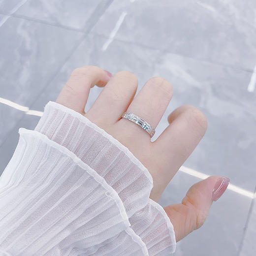 【限时8.8折】【线上铂金馆】PT950 铂金实心固口三生缘定蛇鳞圈戒（面宽约3.7-4.1mm）(PTJZ00008)预售产品下单后不退款不退货不换货不补差价) 商品图0