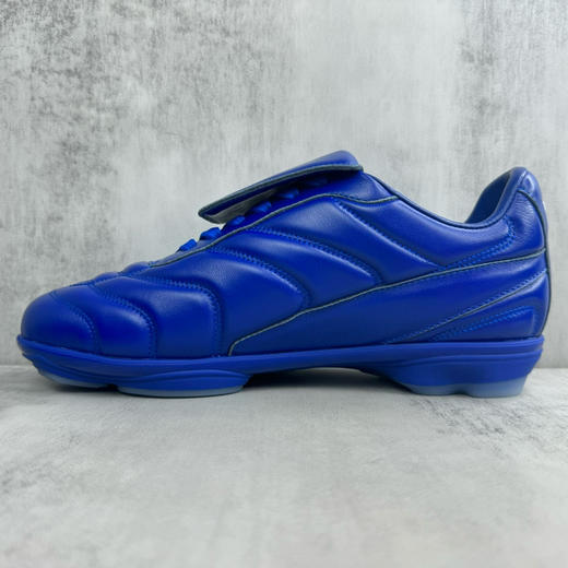 夏季特惠💰550 LV Footprint 25ss 足球鞋 LV Footprint Soccer 以足球运动鞋为灵感，将绿茵场的活力与奢华材质结合 商品图6