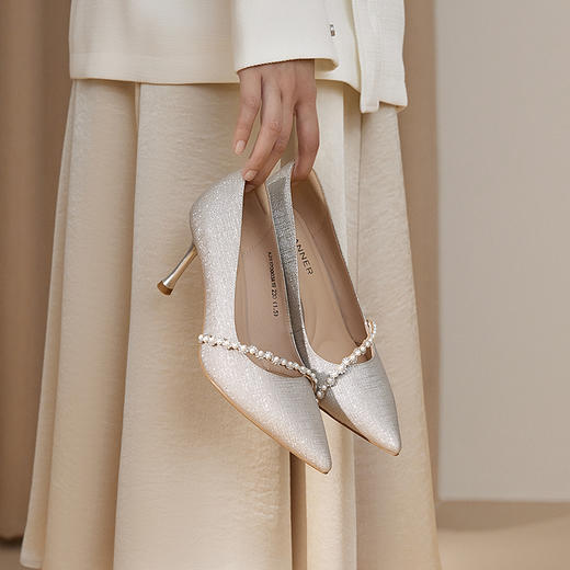千百度羊皮钻饰婚鞋新娘细高跟鞋女婚纱宴会法式单鞋A25170003 商品图2