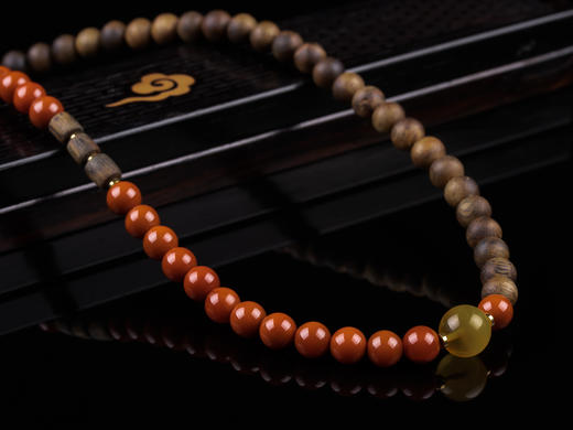 XY0272沉香+南红蜜蜡翡翠葫芦双圈手串 商品图3