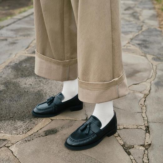 【李兰迪同款】千百度流苏乐福鞋女款牛皮褶皱小皮鞋A25132309 商品图1