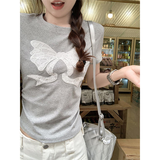 <曾小咸推荐>气质蝴蝶结印花修身短款上衣T恤 商品图3