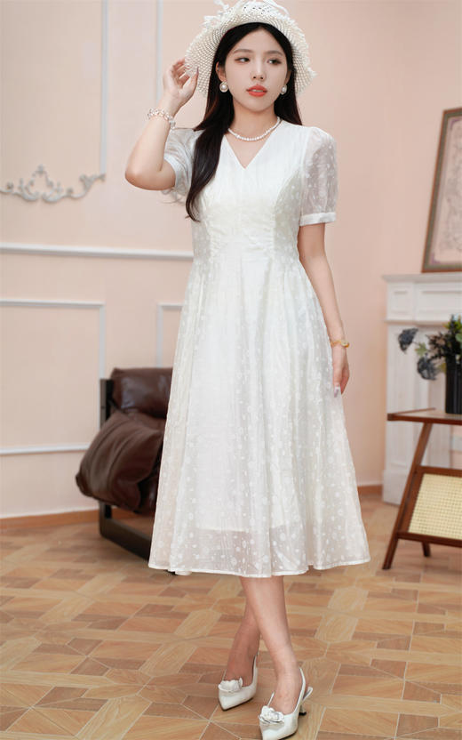  S1L1 臣禾【白月光裙】V领重工刺绣花朵连衣裙	JZ252020415 商品图1