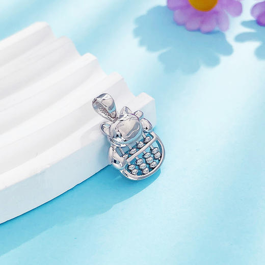 【限时8.8折】【线上铂金馆】PT950 #招财猫 #招财进宝 【国际铂金协会】铂金空心财源广进招财猫算盘吊坠(ACPTDZ00034)预售产品下单后不退款不退货不换货不补差价) 商品图1