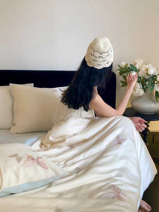 【裸感丝滑】奥地利兰精天丝四件套 精致蝴蝶刺绣 A类母婴级别 柔顺丝滑如第二层肌肤 透气控温凉爽不闷汗 商品图6