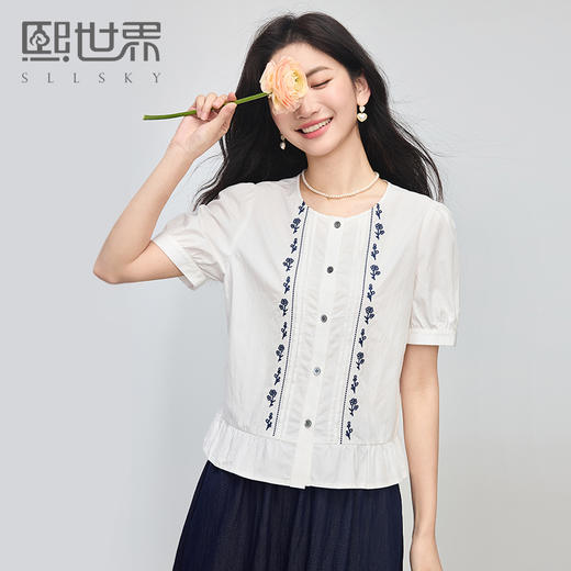 【周末秒杀】熙世界轻民族文艺风绣花衬衫女夏宽松荷叶边下摆圆领衬衣夏日穿搭 商品图0