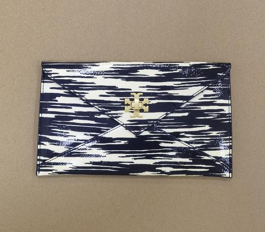 190041730834 汤丽柏琦Tory Burch 女士时尚潮流拼接金色LOGO牛皮多卡位金属扣信封包钱包（长约22cm 高约13cm） 商品图3