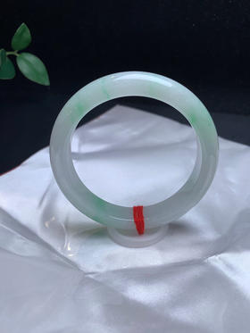 612788，56.5飘绿手镯，整条清新干净，飘清新绿，秀气清爽