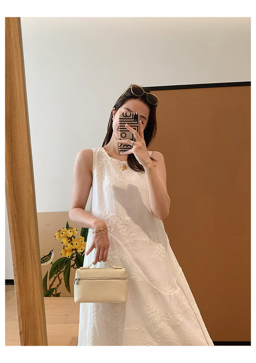 月光白栀裙一见倾心肌理感天丝刺绣宽松A字无袖连衣裙 商品图8