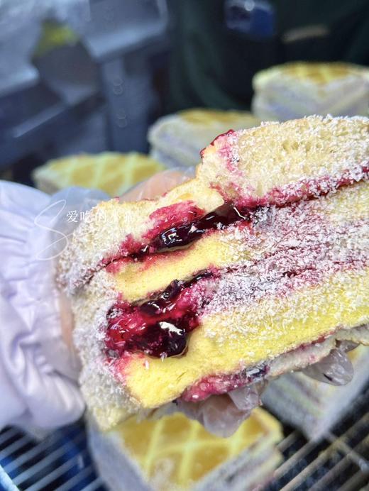 【低甜度蓝莓包】手工现做现发，配料表干净，添加安佳黄油！0℃~6℃冷藏7天，很扎实的分层，口感柔软细腻，每一块蓬松、分量大！ 商品图2