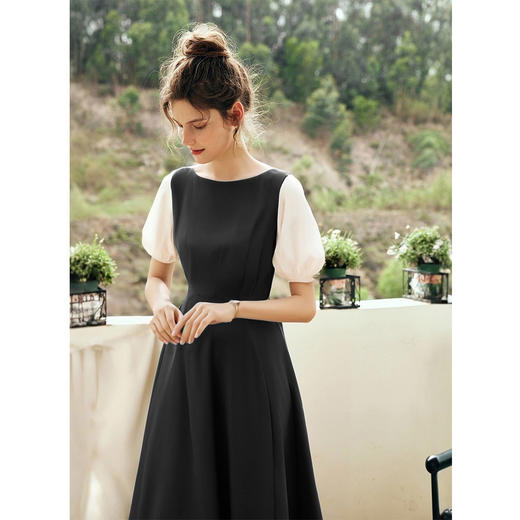 OLrain欧芮儿2025夏季新款黑色撞色袖收腰显瘦法式连衣裙一字领女 商品图2