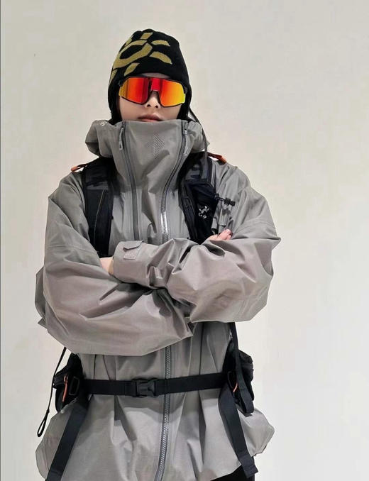 点此购买 凯乐石索松男士运动户外徒步FLT防风防水透汽散热连帽冲锋衣 LL 317010 商品图4