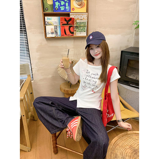 <曾小咸推荐>现货秒杀！最后一波 ！抢到赚到！露肩蕾丝肩带辣妹修身短款上衣 日常109.99 立减50 秒杀59.99！ 商品图1