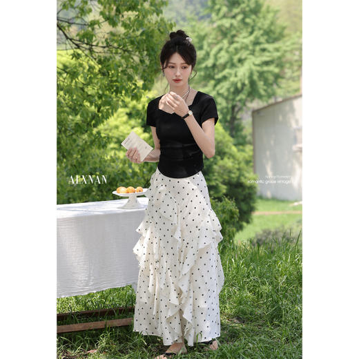 鹿向南「雨吟昔曲」黑色方领短袖T恤女夏季新款显瘦百搭气质上衣 商品图2