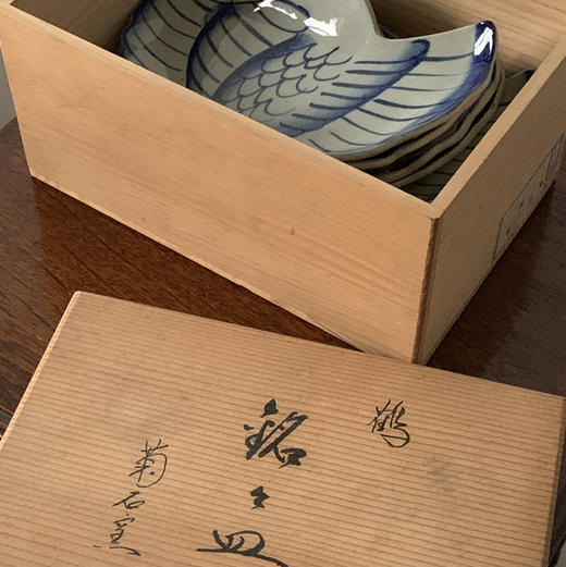日本名家作仙鹤手绘异型陶碟 保存品 商品图3