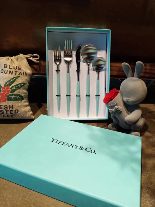 外贸原单蒂芙尼Tiffany进口不锈钢5件套高档餐具刀叉西餐礼盒蒂芙尼的设计，已经把爱表现的极致!! 商品图0