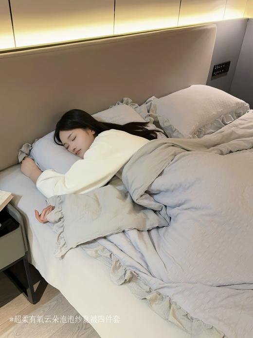 ✨温柔陷入，一觉睡进云朵里【超柔有氧云朵泡泡纱夏被四件套 】 轻盈得像空气，柔软得像云朵 贴上肌肤的那一瞬，整个人仿佛被温柔接住 商品图8