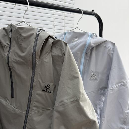 点此购买 凯乐石索松男士运动户外徒步FLT防风防水透汽散热连帽冲锋衣 LL 317010 商品图7