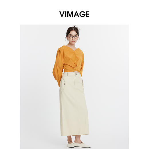 VIMAGE纬漫纪舒适宽松收腰V领小众设计短款衬衫上衣秋季新款V2213809 商品图2