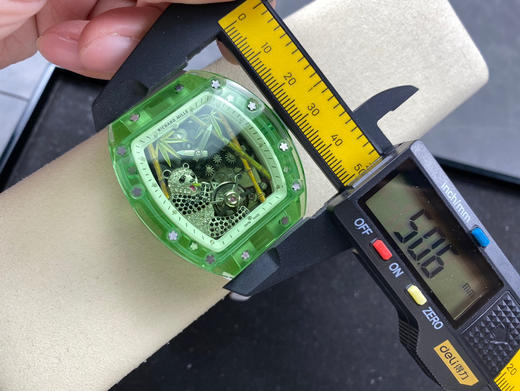 『NOOB official出品』RM 理查德RICHARD MILLE 熊猫吃金竹 透明水晶RM26-01陀飞轮腕表 栩栩如生的熊猫身上镶嵌着闪闪发亮的宝石，休闲咀嚼着翠竹，犹如一幅画 栩栩如生❕❕ 商品图9
