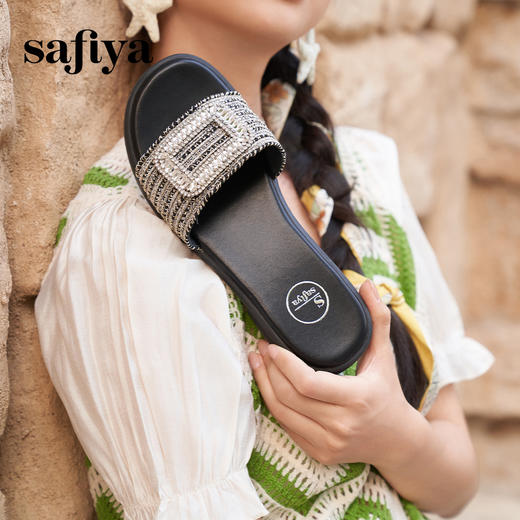 预售10天|Safiya/索菲娅2025夏季外穿一字拖气质时尚方钻扣圆头露趾拖鞋SFD2110368 商品图0