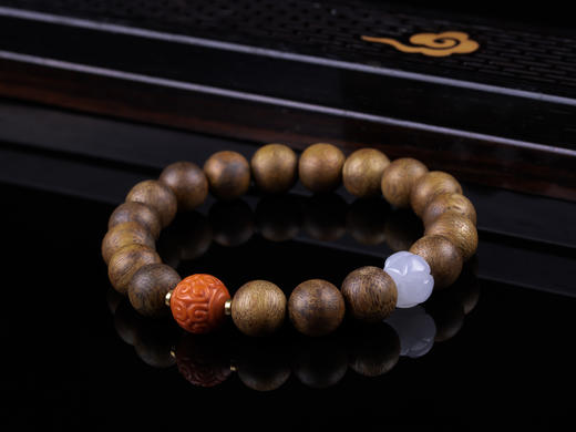 XY0287沉香+南红回纹珠翡翠莲蓬珠手串 商品图4