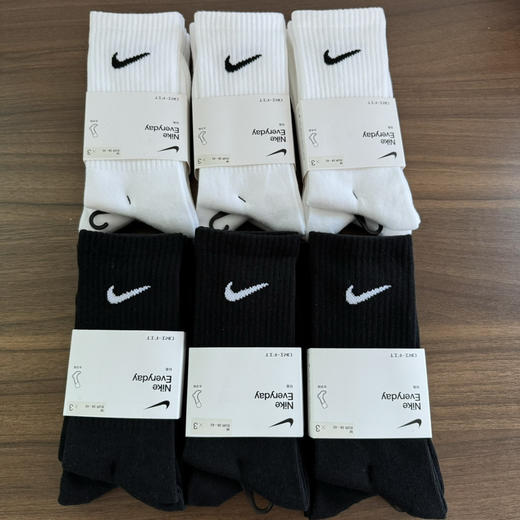 新款正品纯棉耐克四季薄款长款运动袜，手工缝头。越南产
尺码S M L
特价💰79两卡六双包邮 商品图0