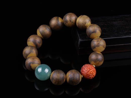 XY0304沉香+翡翠南红回纹珠手串 商品图1