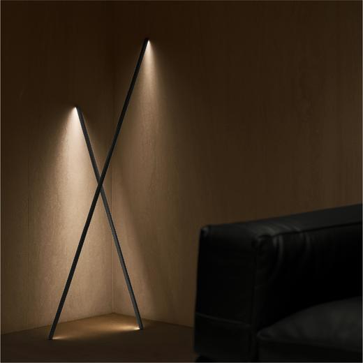 摩根黑方系列聚光靠墙落地灯 商品图5