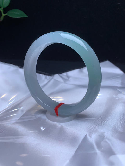 612800，57.5 冰底湖水绿，底妆超细，润润胶胶的，一大截绿底色，干净清新，巨显气质 商品图3