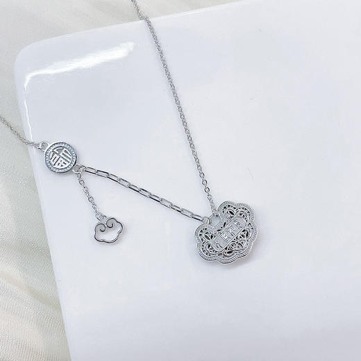 【线上铂金馆】PT950 #复古风 铂金空心AB调节如意福牌项链万事如意柿子如意锁包套链(PTTL00078)预售产品下单后不退款不退货不换货不补差价) 商品图2