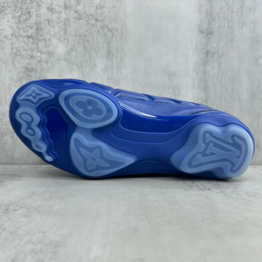 夏季特惠💰550 LV Footprint 25ss 足球鞋 LV Footprint Soccer 以足球运动鞋为灵感，将绿茵场的活力与奢华材质结合 商品图7