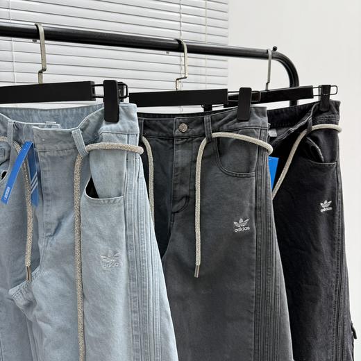 点此购买 阿迪男女款阔腿工装多口袋钻石腰带三条杠宽松运动牛仔裤 LL 317011 商品图11