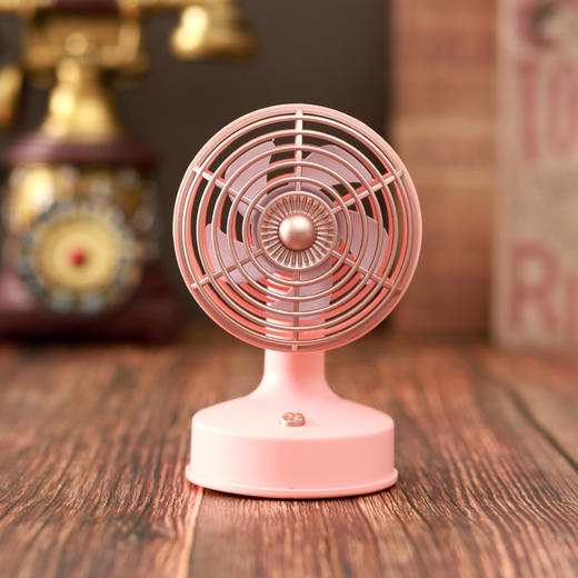 【经典复古❗桌面风扇】沉浸式3D立体一档风，更柔和告别久吹头痛，室内形成持续微风，带动空气流通，避免直吹，USB充电式圆头90度倾斜可调角度台式风扇QQ 商品图6