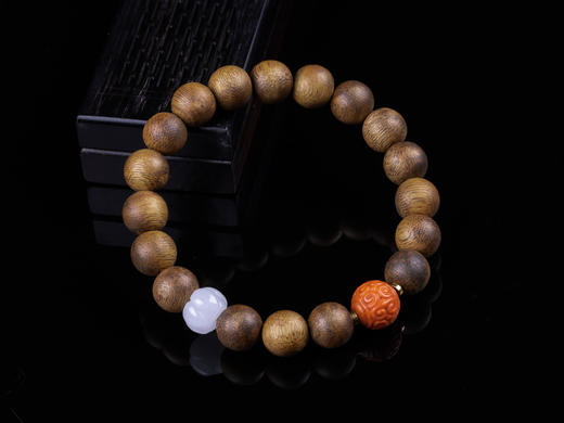 XY0287沉香+南红回纹珠翡翠莲蓬珠手串 商品图1