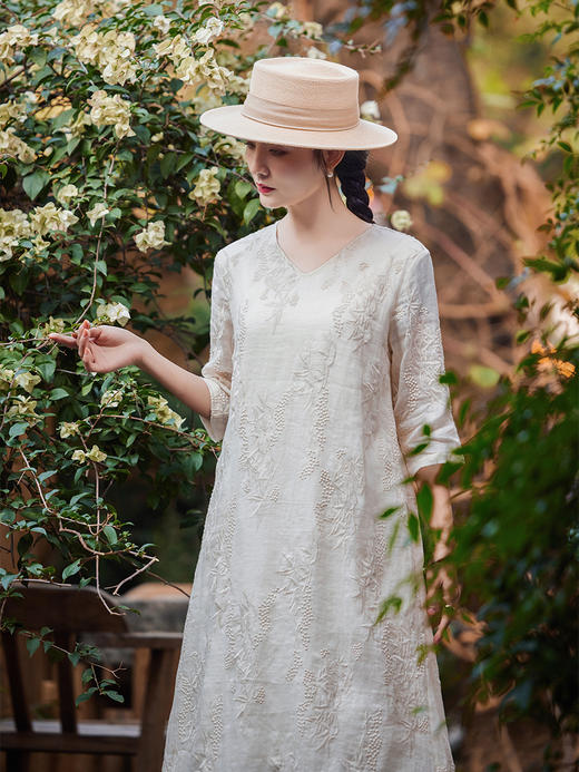 雀说新款中式简约苎麻重工刺绣V领文艺七分袖淑女仙气A字连衣裙ALS505 商品图5